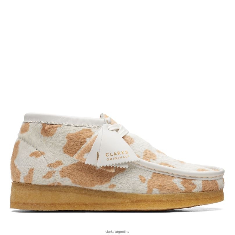 Clarks mujer 2FZPZ3322 Bota clarks wallabee color canela con estampado de vaca estampado de vaca color canela